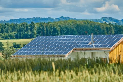 Solarreinigung auf landwirtschaftlichen Gebäuden ist im Frühjahr ein MUSS!